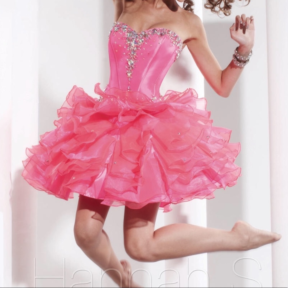 Hannah’s prom style vintage dress